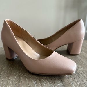 NATURALIZER NUDE block heel pump